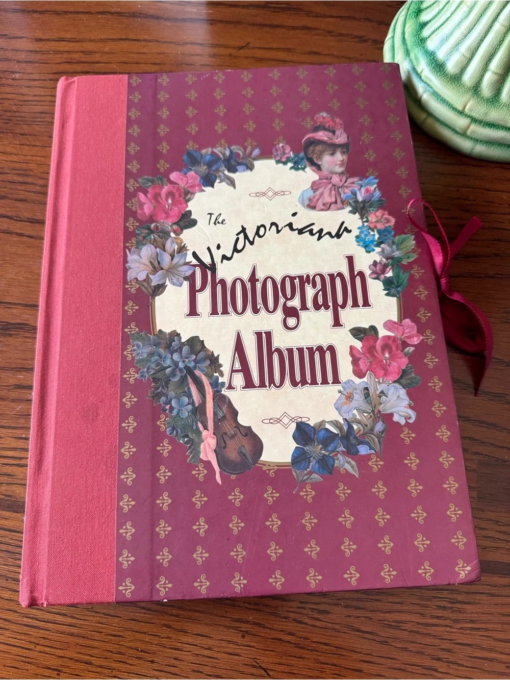 NEW Victoriana Photograph Album Brand New Heavy Duty Beautiful Colorful Pages